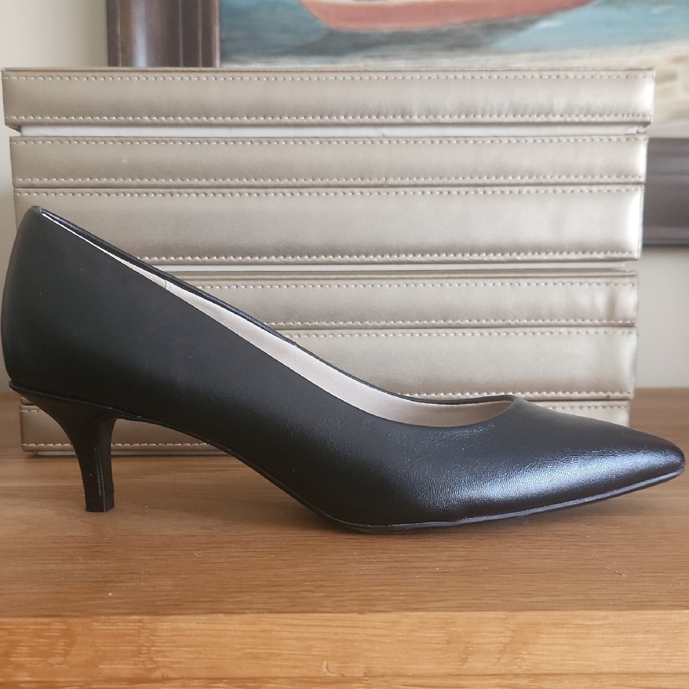 Elegant Black Women's Pumps